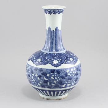 VAS, porslin, Kina, 1900-tal.