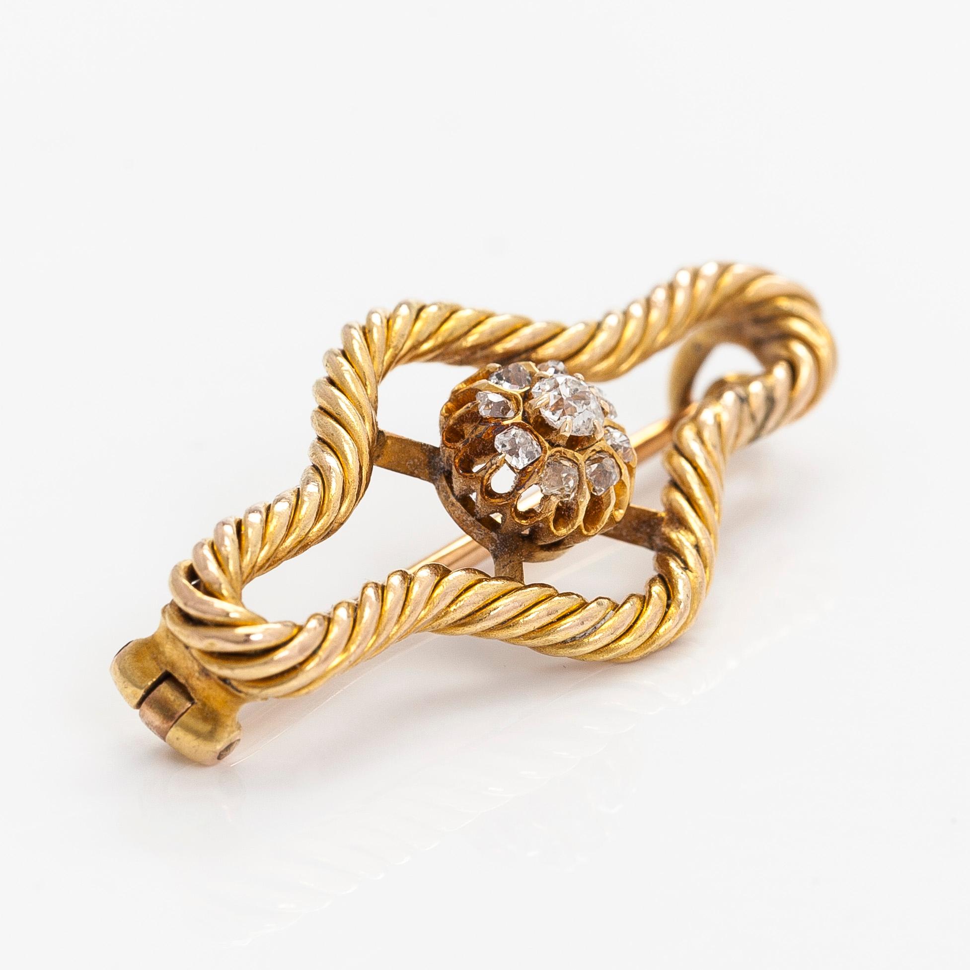 Brooch, antique cut diamonds, 14K (56) gold, St Petersburg 1898-1903.