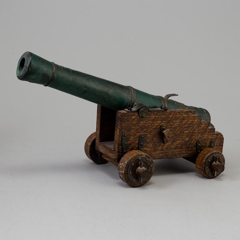 A BRONZE TABLE CANNON, s c "Sweden Cannon", second half of the 20th century.