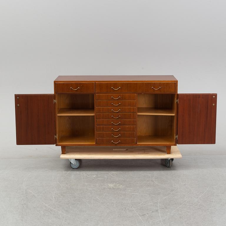 A mahogany veneered sideboard, mid 20th century.