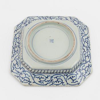 A blue and white porcelain dish, Japan, 19th century.