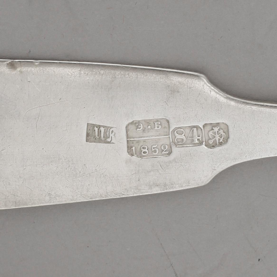 Parti silver, 5 delar, bär stämplar från bla St Petersburg, 1800-tal. Tot vikt ca 250 g.