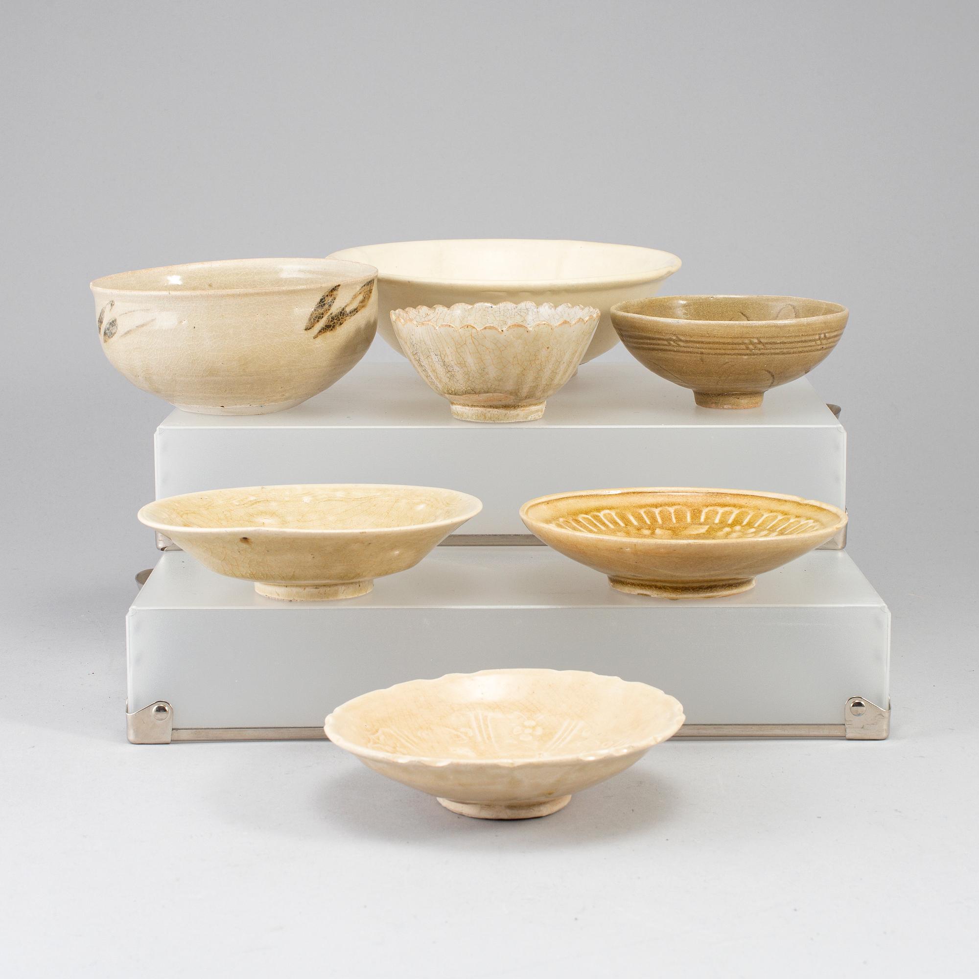 Seven ceramic bowls, South east asian, 19th/20th century.