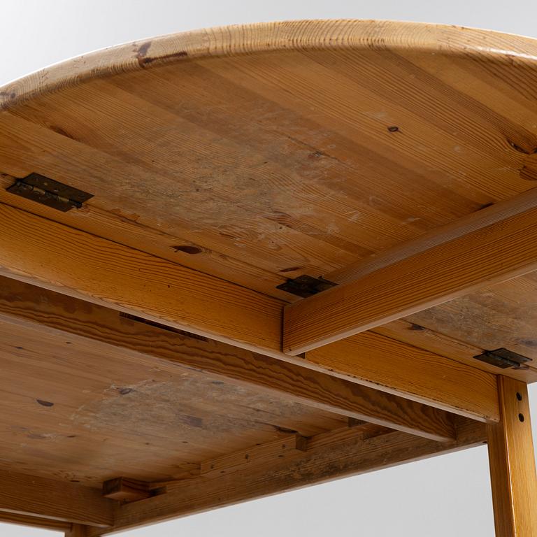 A dining table, second half of the 20th Century.