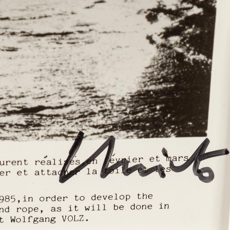 CHRISTO & JEANNE-CLAUDE, photo, signed. Photo by Wolfgang Volz.