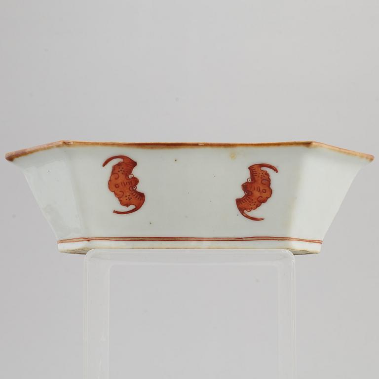 A group of four Chinese objects, Qing dynasty and China, 19th and 20th century.