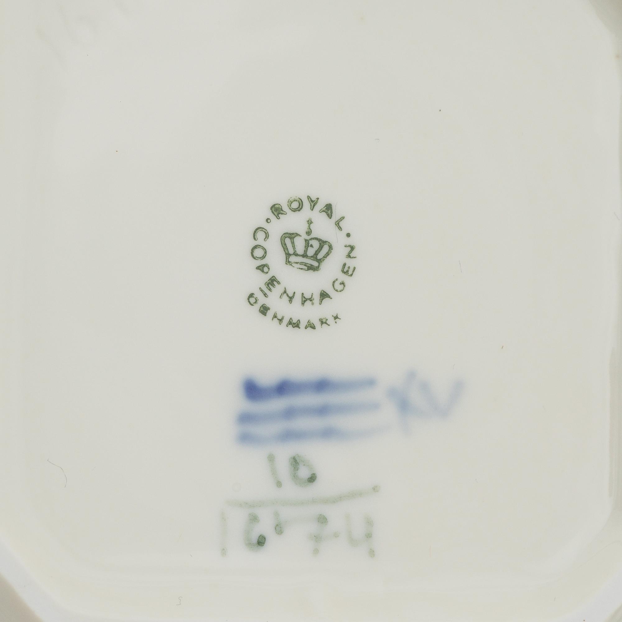 17 cream porcleain cups with saucers, 'Blue flower', Royal Copenhagen, Denmark.