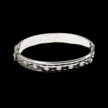 ARMRING, 18k vitguld. Ca 28 gr.