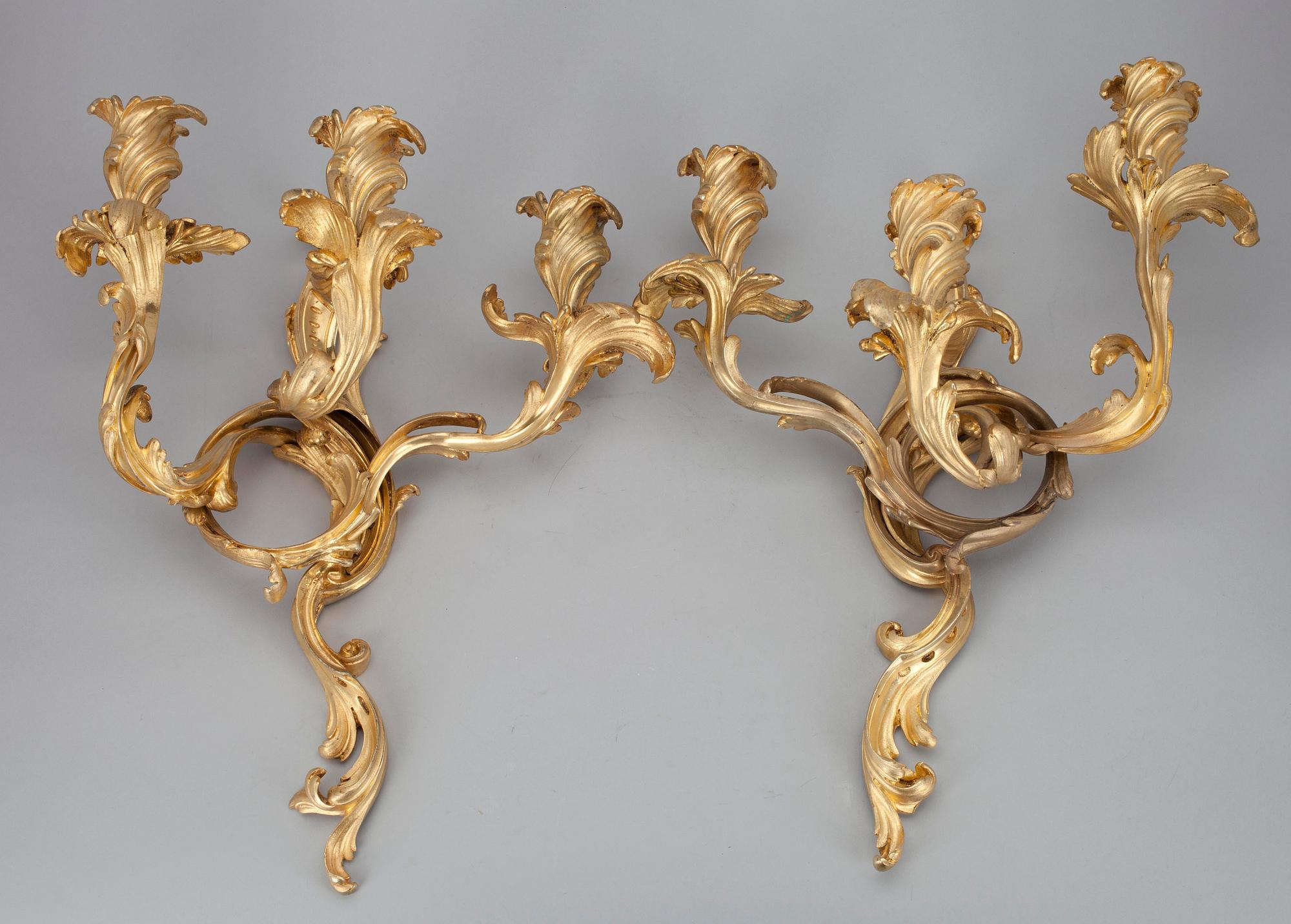 VÄGGLAMPETTER, ett par, brännförgylld brons, sannolikt Ryssland, 1800-talets mitt.