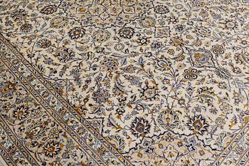 A carpet, Kashan, ca 400 x 288 cm.