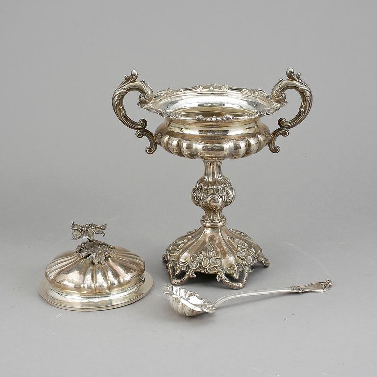 SOCKERSKÅL, silver, nyrokoko, Gustaf Möllenborg Feron, Stockholm 1857. Vikt ca 633 gram.