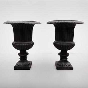 TRÄDGÅRDSURNOR, 1 par, sent 1900-/2000-tal.