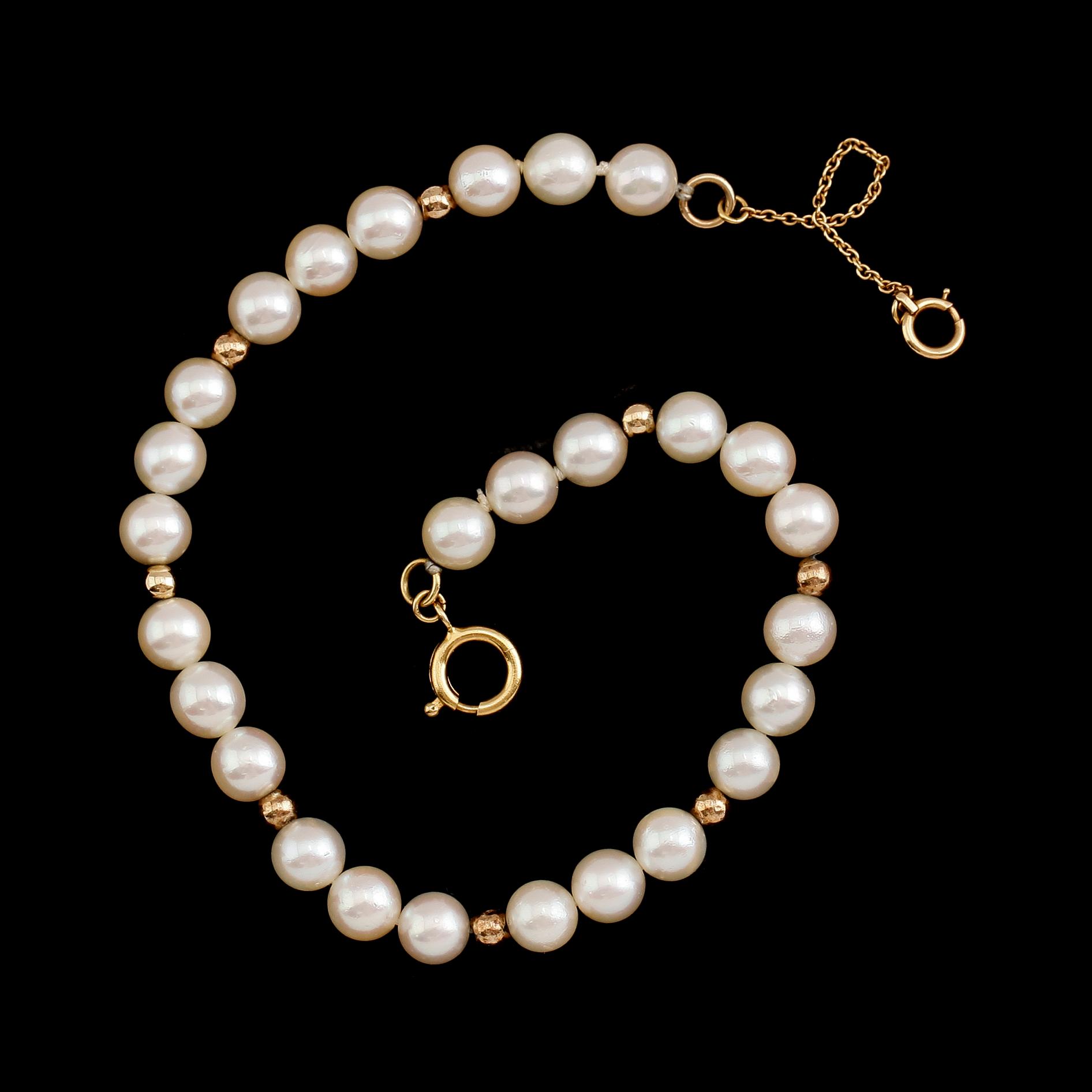 ARMBAND, 14 k guld, odlade pärlor.