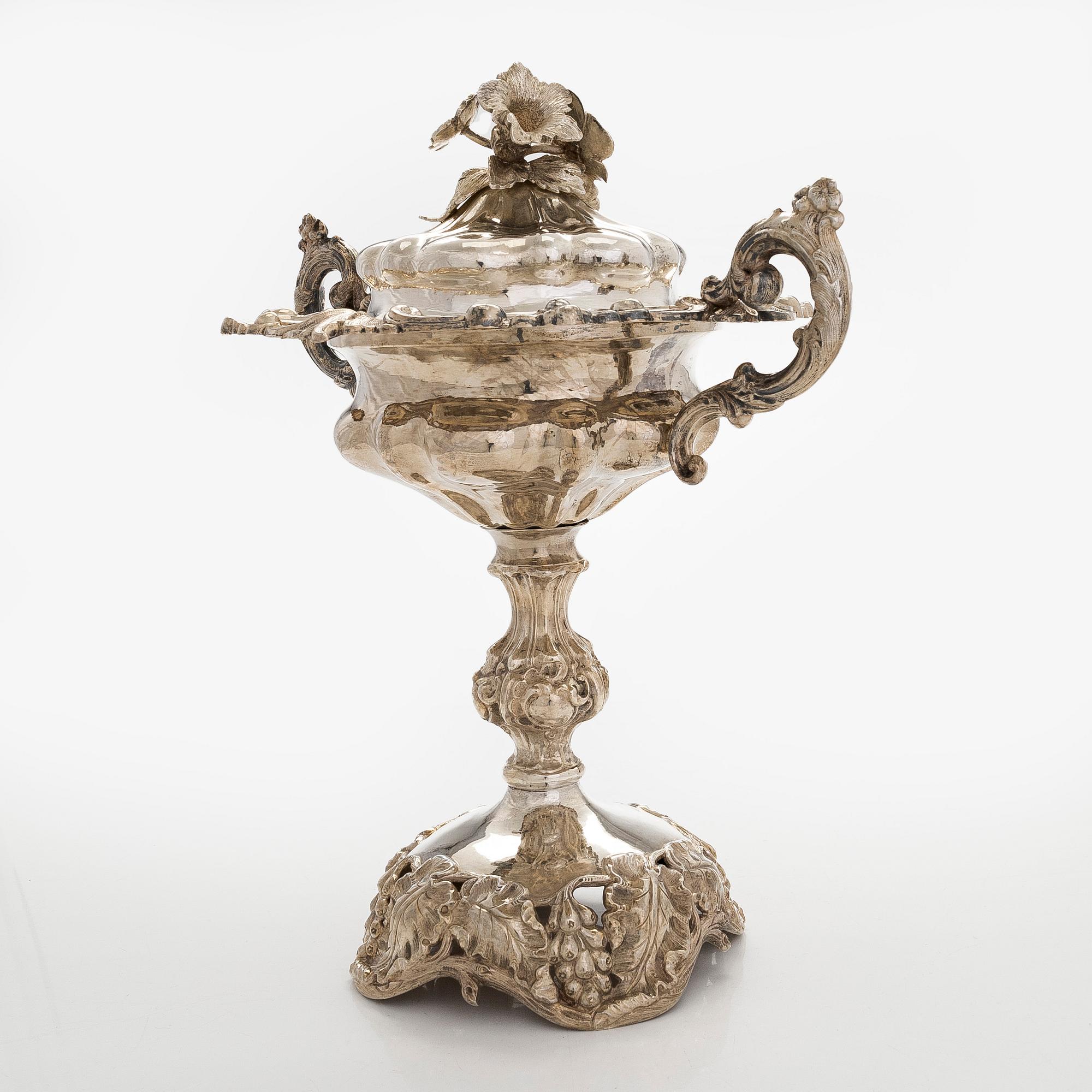 A footed Neo Rococo silver bowl with lid, maker's mark of Johan Theodor Palmgren, Norrköping, Sweden 1885-86.