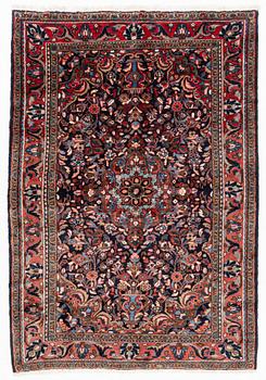 A semi-antique Lilihan carpet, circa 250 x 171 cm.