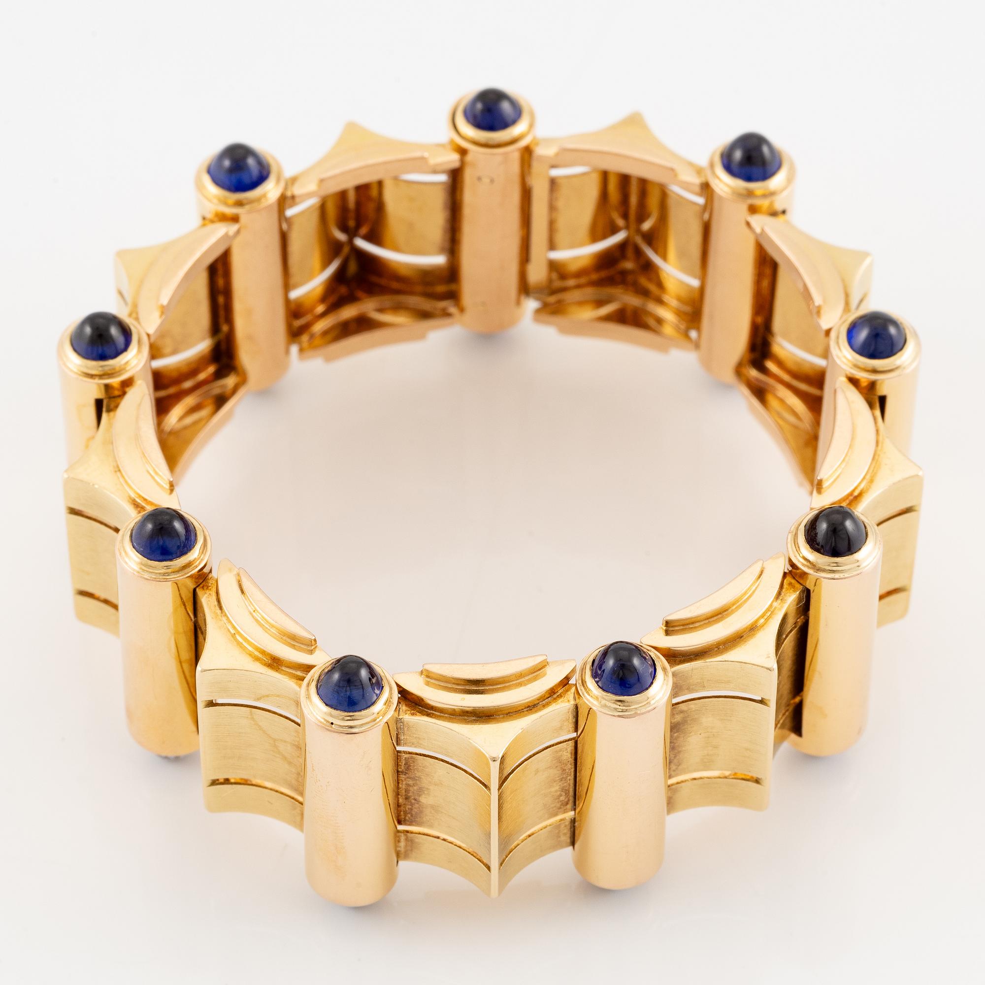 An 18K gold Retro bracelet.