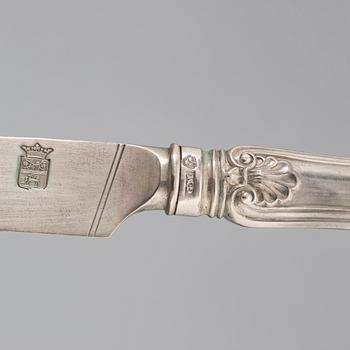 Gustaf Möllenborg, fruktknivar, 12 st, silver, Stockholm 1848, med Sandströmers vapen.