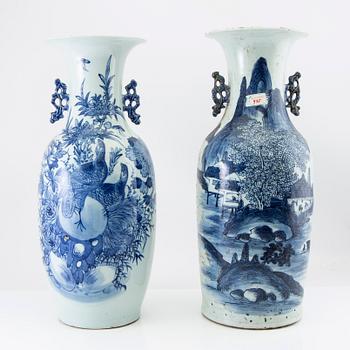 Two Chinese blue and white vases, 20th century.