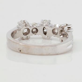 RING, 18K vitguld och olikslipade diamanter tot ca 1.10 ct.