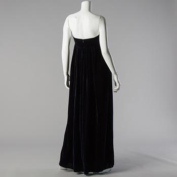 a Vera wang dress size 42/8.