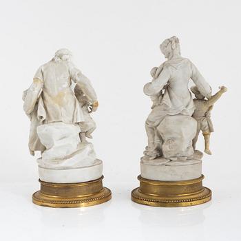 Figurgrupper, ett par, parian / biskviporslin, efter J Gott, troligen England 1800-tal.