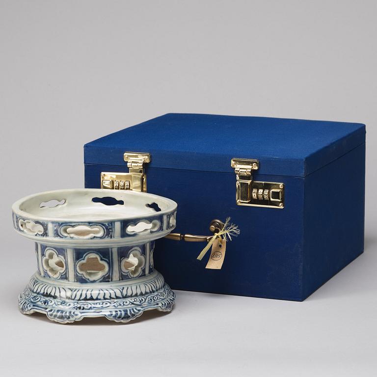 STÄLL, porslin. Thailand, 16/1700-tal.