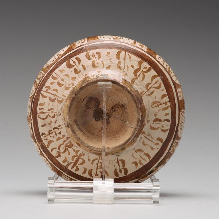 SKÅL, lergods med lysterdekor, höjd ca 10,5 cm, Persien/Iran 1100-1200-tal.