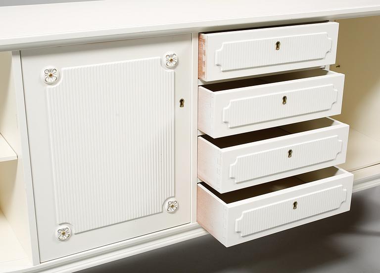 SIDEBOARD, gustaviansk stil, 1900-talets andra hälft.