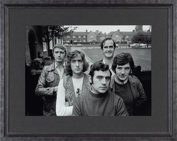 Rolf Adlercreutz, Fotografi Monty Python 1970, signerad a tergo.