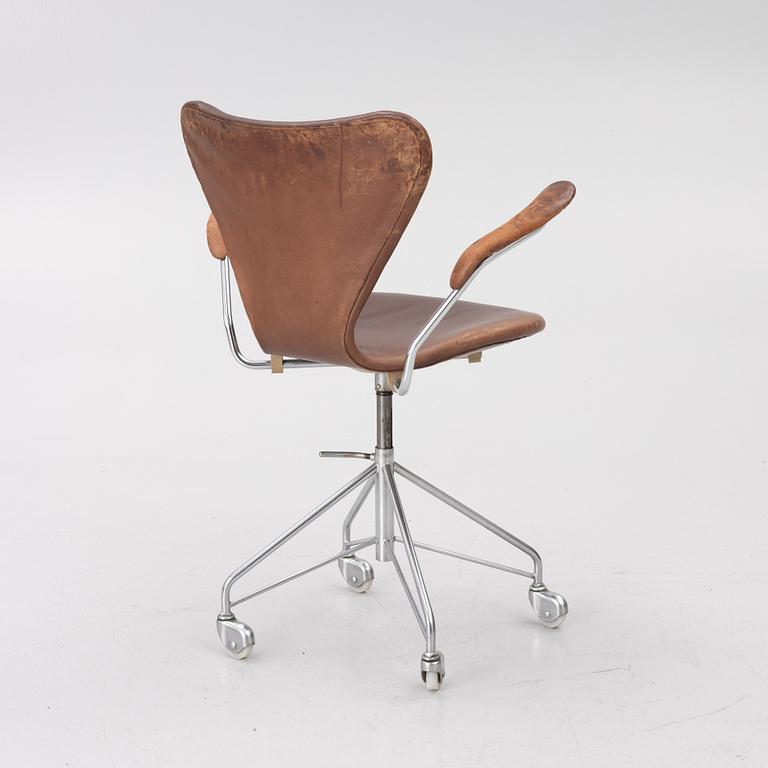 Arne Jacobsen, skrivbordsstol, "Sjuan", Fritz Hansen, Danmark, 1969-tal.