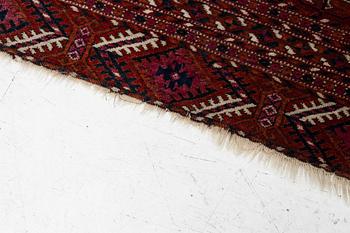 Tekke rug, approx. 127 x 102 cm.