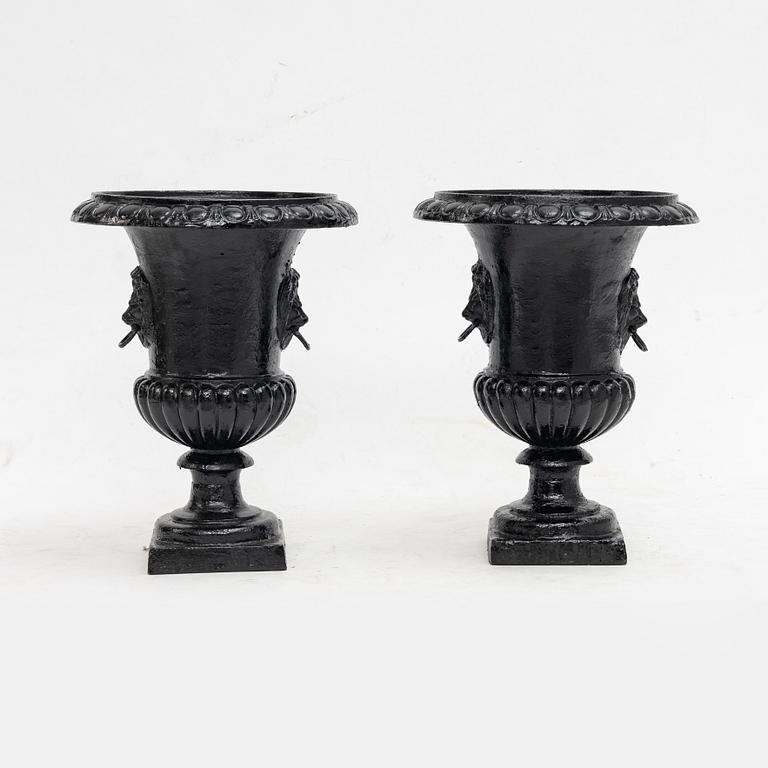 Garden urns, a pair, cast iron, 20th century.