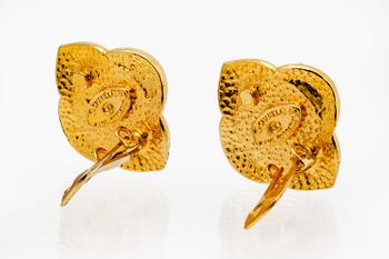 Chanel, earclips, metal, plastic and paste, approx 2,5 cm.