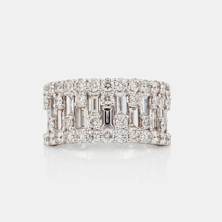 A baguette- and brilliant-cut diamond, ca 3.60 cts, ring.