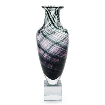TARU SYRJÄNEN, a vase signed Taru Syrjänen 1999 Nuutajärvi.