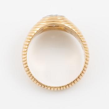 Ring, 18K gold with a round brilliant-cut diamond.