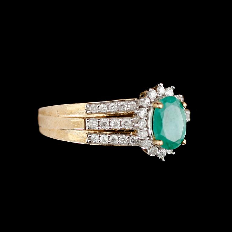 RING, 9 k guld, smaragd, briljantslipade diamanter tot ca 0,56 ct.