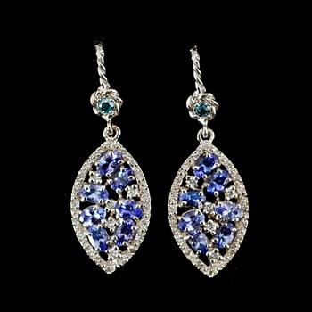 ÖRHÄNGEN, 1 par, 14 k vitguld, tanzaniter ca 2.50 ct, blå och vita diamanter tot ca 1.0 ct.