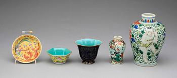 PARTI KINAPORSLIN, 5 delar, bla Kangxistil, mest 1800-tal.