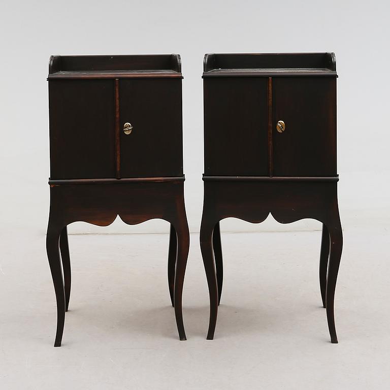 SÄNGBORD, 1 par, rokokostil, för Nationalmuseum, 1900-talets andra hälft.