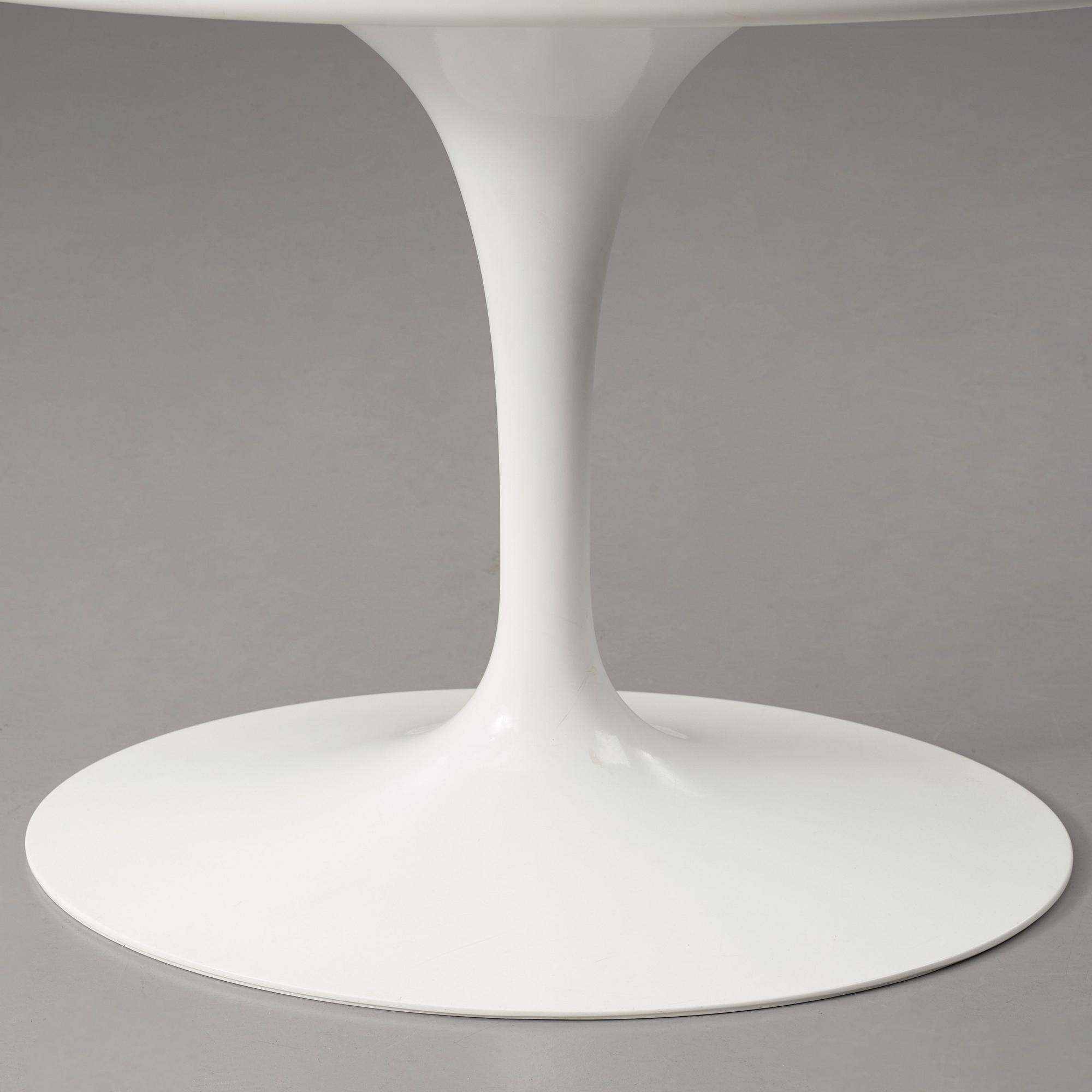 Eero Saarinen, a 'Tulip' dining table, Knoll International, 21st Century.