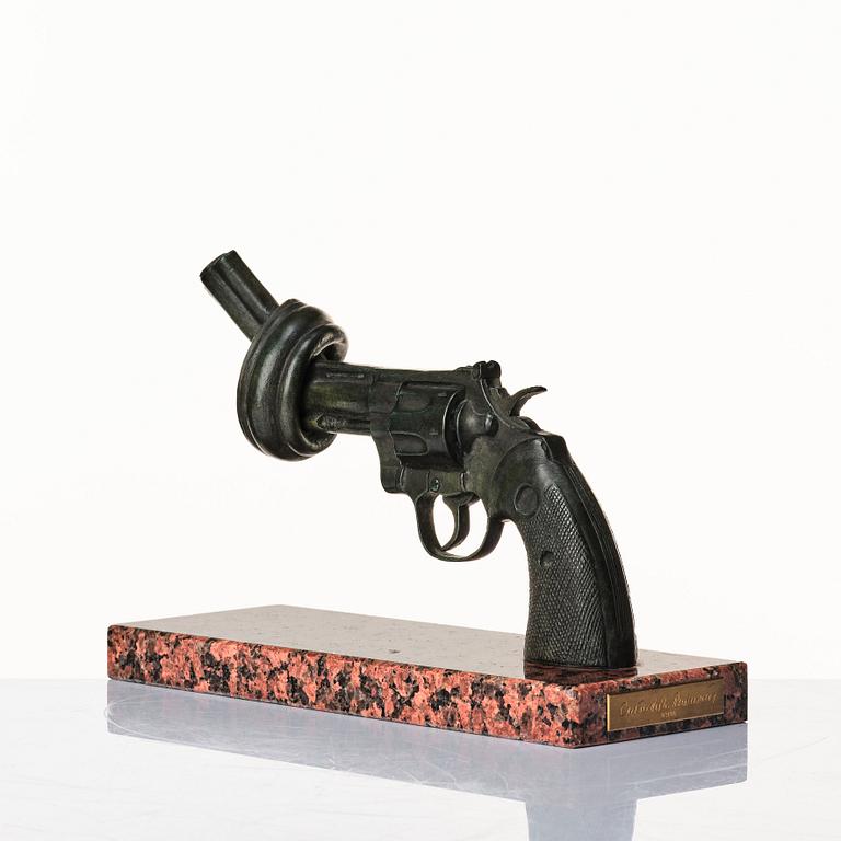 Carl Fredrik Reuterswärd, "Non-Violence".