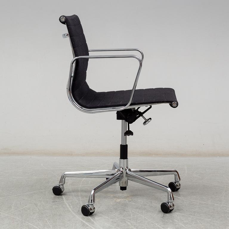 CHARLES & RAY EAMES, a 'EA 117' desk chair, Vitra.