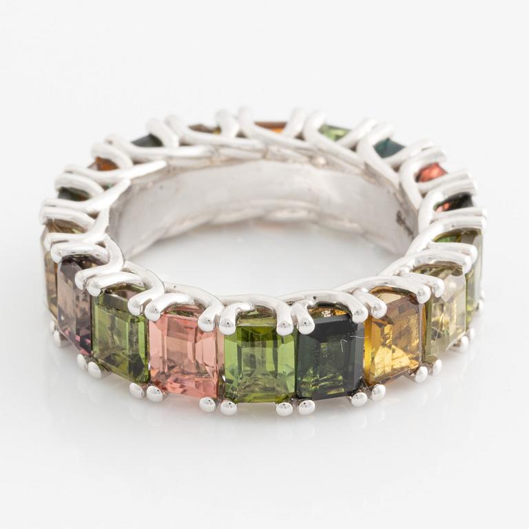 Ring with multicolored tourmalines.