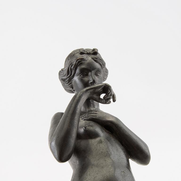 Dekorativ skulptur naken kvinna 1900-talets början.