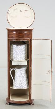 KOMMOD, Karl Johan, 1800-talets mitt.