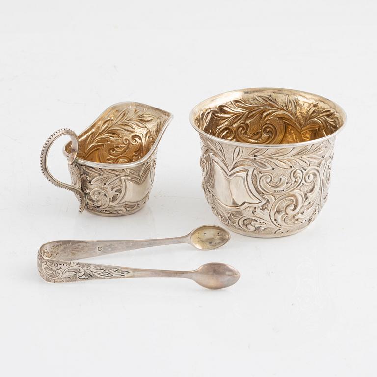 A silver sugar bowl with thongs and a creamer, in original box, Mappin & Webb, London, England, 1900-1901.