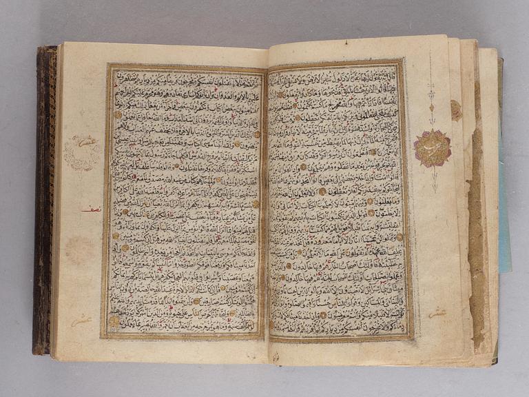 KORAN. Konstantinopel 1716. Höjd 15,5 x 11,5 cm.