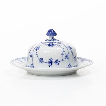 Royal Copenhagen, Smörterrin, porslin, "Musselmalet halvblond", Danmark.