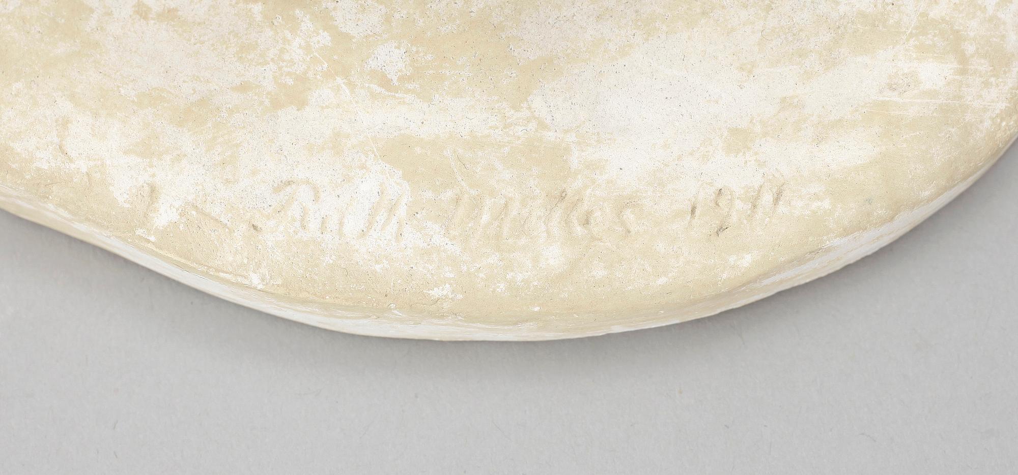 RUTH MILLES, gips, signerad och daterad 1911.